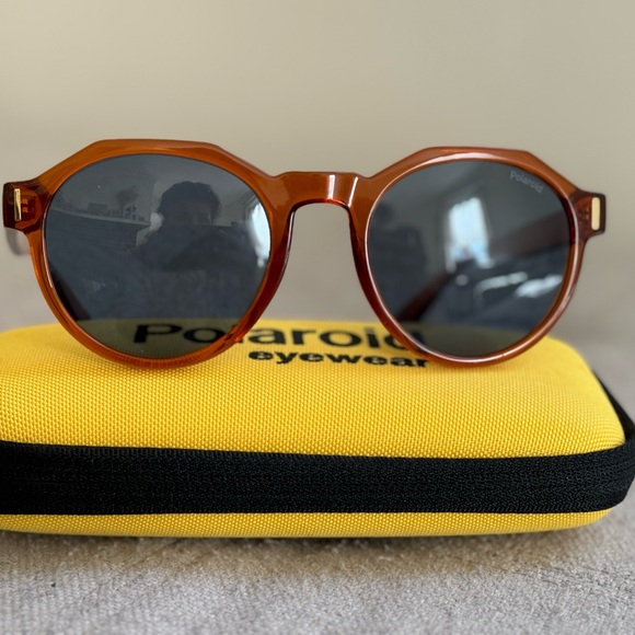 Polaroid Unisex Polarized Sunglasses in brick - Picture 5 of 7